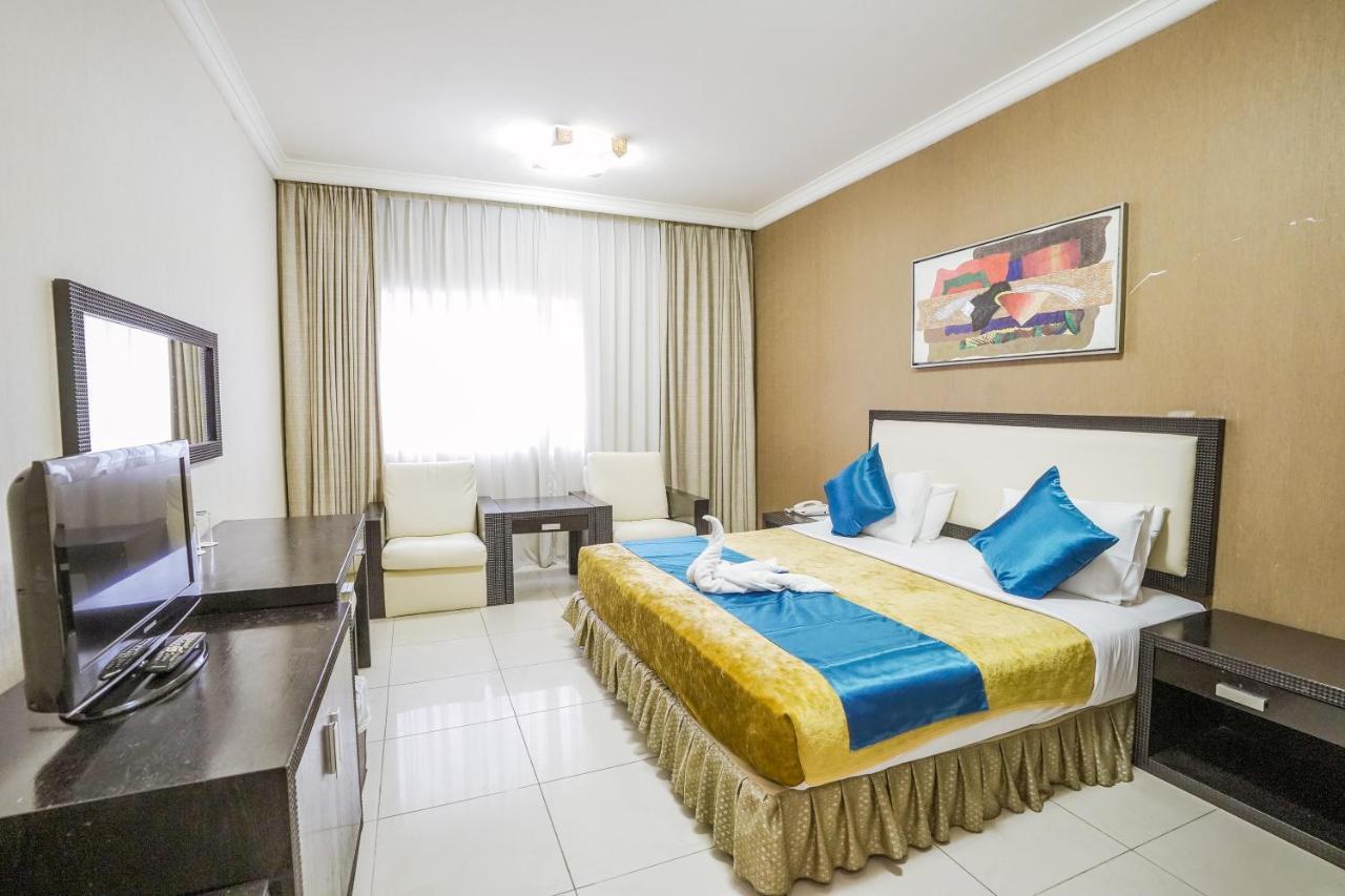 Hotel Crystal Plaza