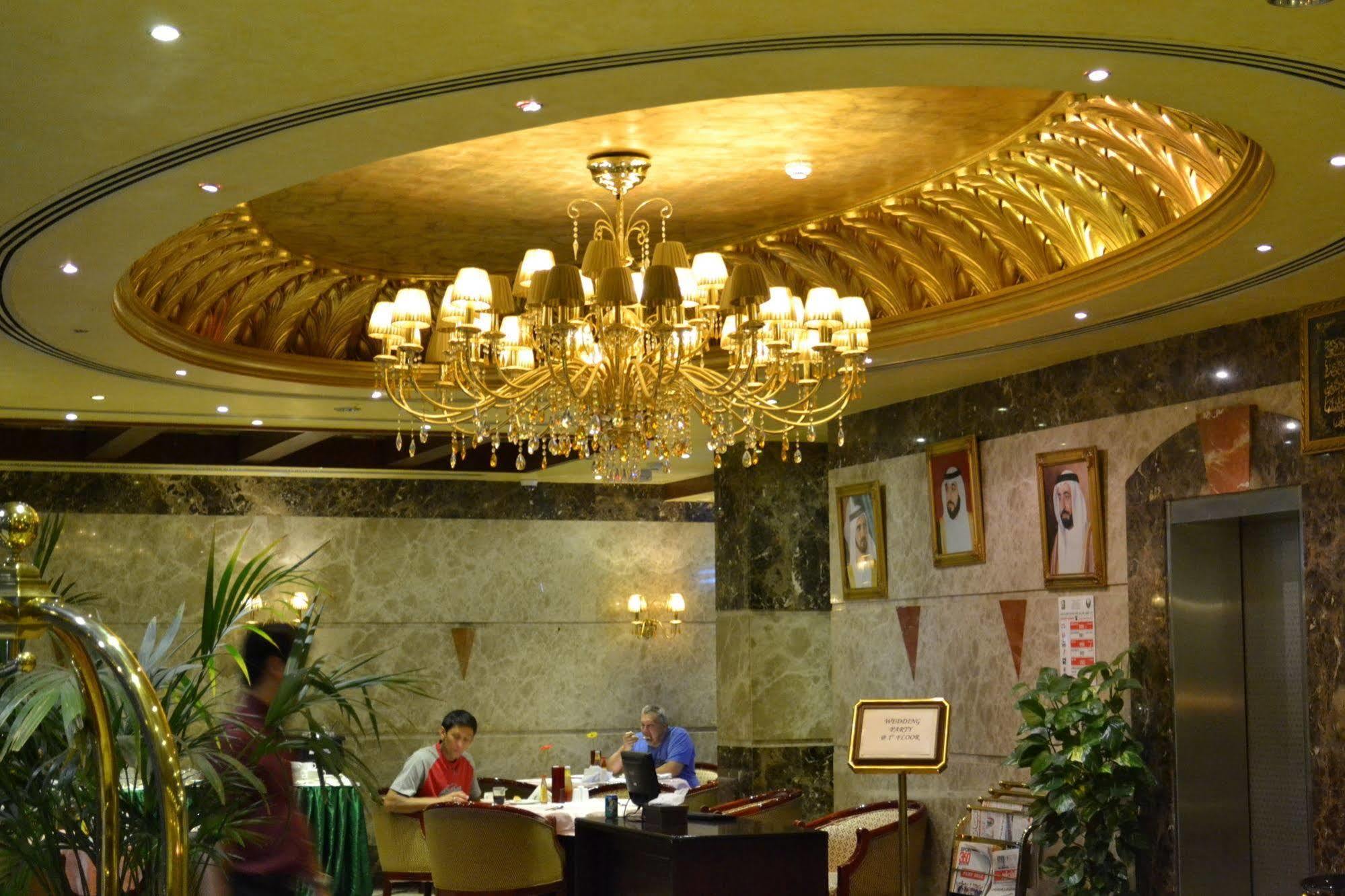 Hotel Crystal Plaza